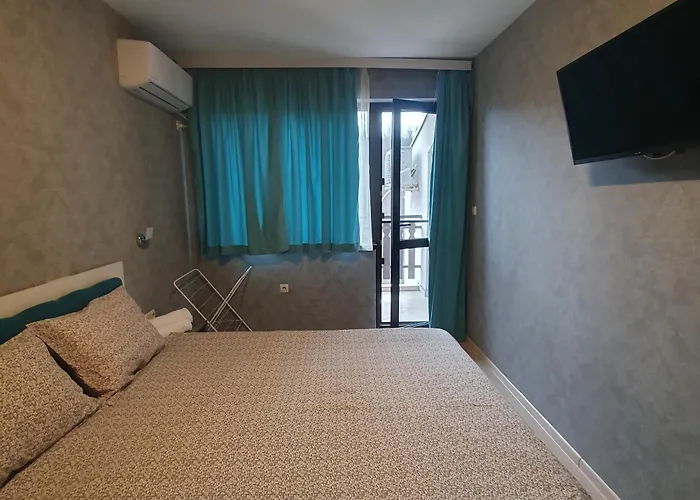 View Deluxe Τριάβνα